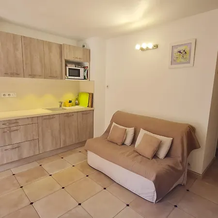 Coin-nuit Avec Balcon Et Parking A - Fr-1-780-41 *