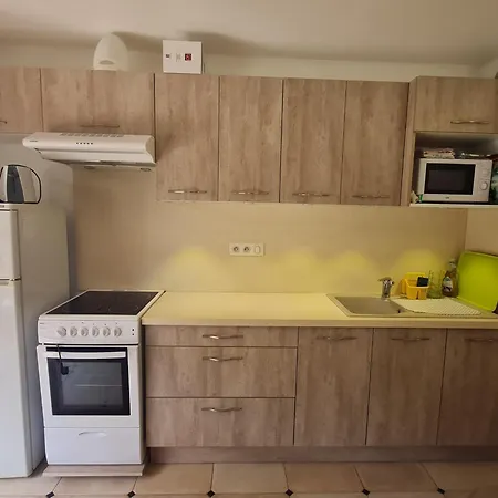 Coin-nuit Avec Balcon Et Parking à - Fr-1-780-41