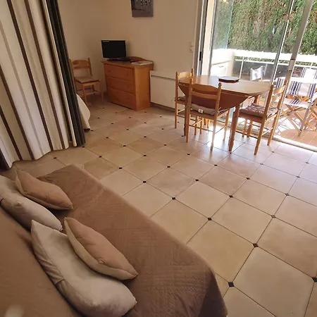 Coin-nuit Avec Balcon Et Parking à - Fr-1-780-41 Appartement *