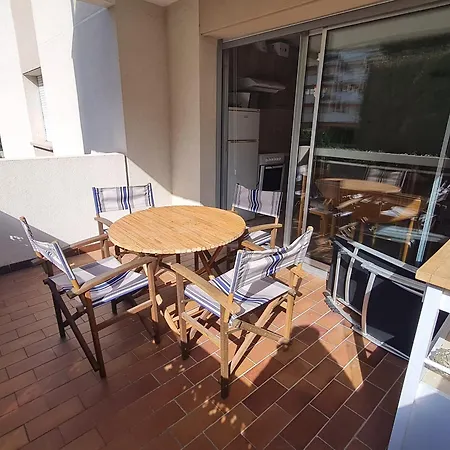 Coin-nuit Avec Balcon Et Parking à - Fr-1-780-41