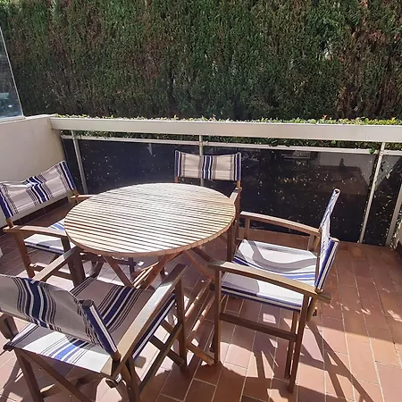 Coin-nuit Avec Balcon Et Parking à - Fr-1-780-41