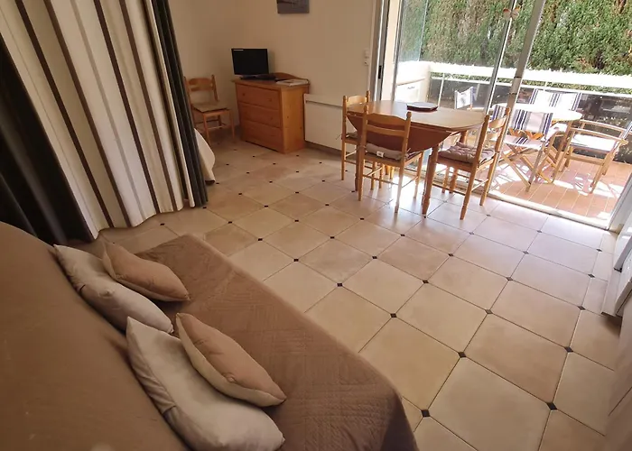 Coin-nuit Avec Balcon Et Parking à - Fr-1-780-41 Appartement *