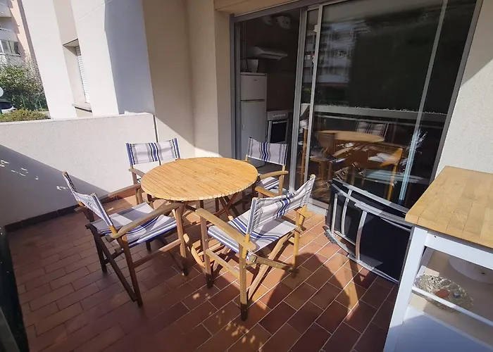 Coin-nuit Avec Balcon Et Parking à - Fr-1-780-41 * Sainte-Maxime