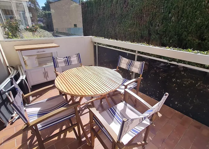 Coin-nuit Avec Balcon Et Parking A - Fr-1-780-41 *