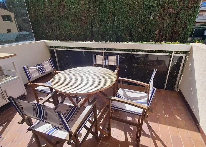 Coin-nuit Avec Balcon Et Parking A - Fr-1-780-41